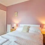 3 Bedroom Apartment - Historic Old Town