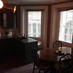 3 Bedroom Apartment - Historic Old Town