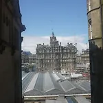 3 Bedroom Apartment - Historic Old Town