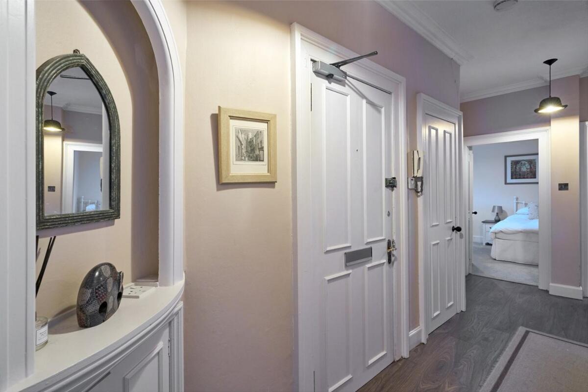 3 Bedroom - Historic Old Town Apartment