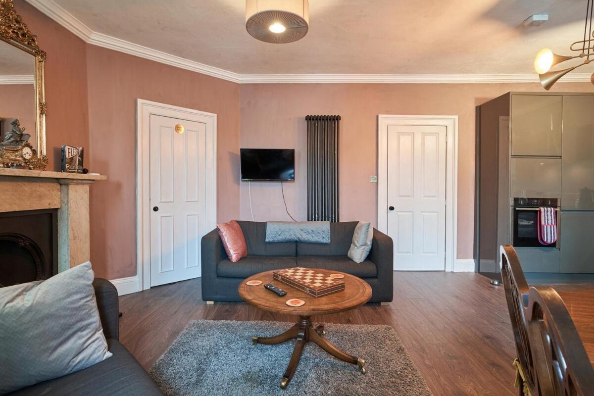3 Bedroom - Historic Old Town