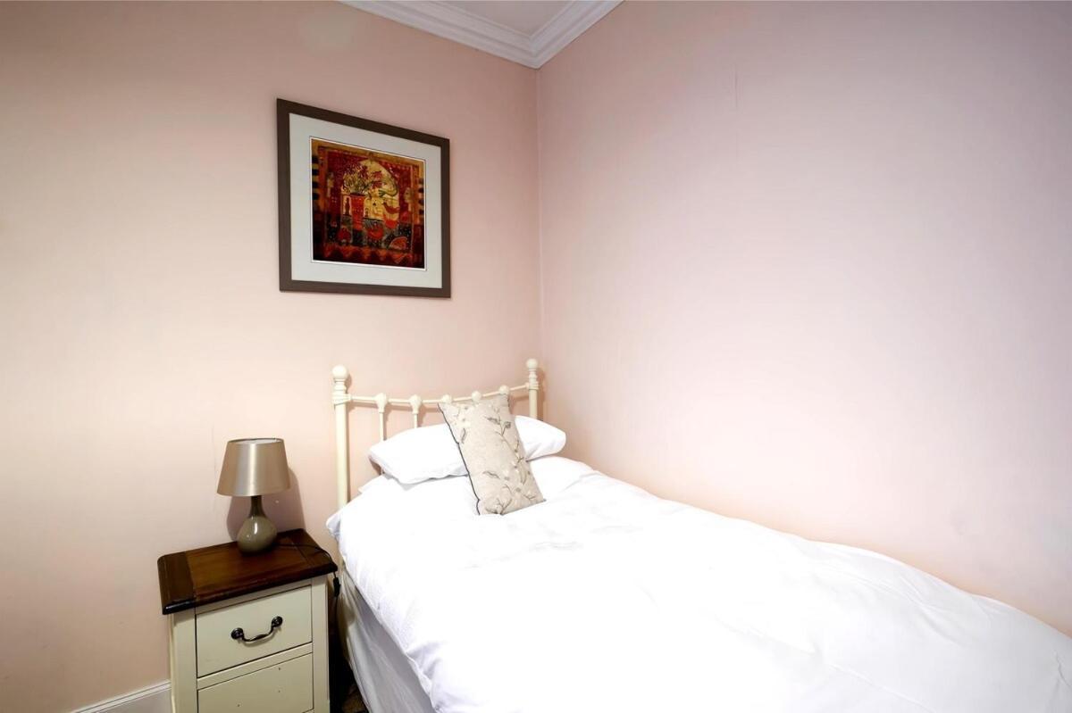 3 Bedroom - Historic Old Town Apartment