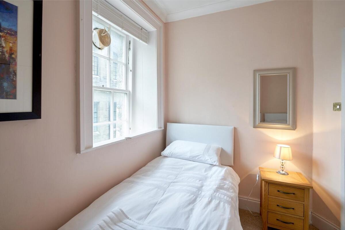 Apartment 3 Bedroom - Historic Old Town Edinburgh
