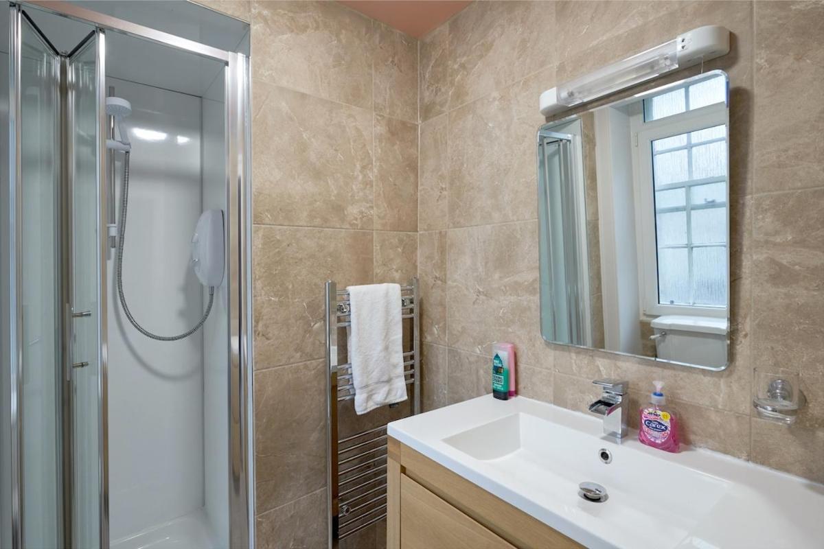 3 Bedroom - Historic Old Town *