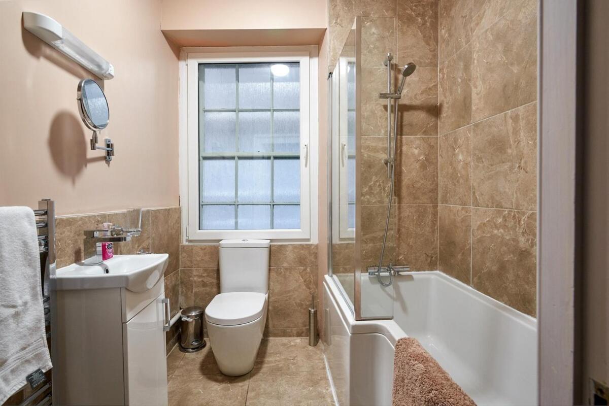3 Bedroom - Historic Old Town Apartment *