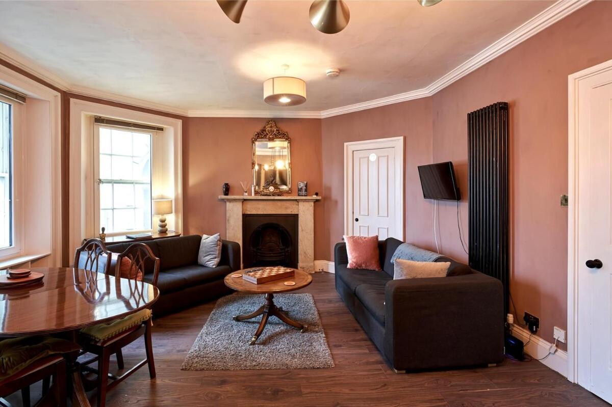3 Bedroom - Historic Old Town Apartment *